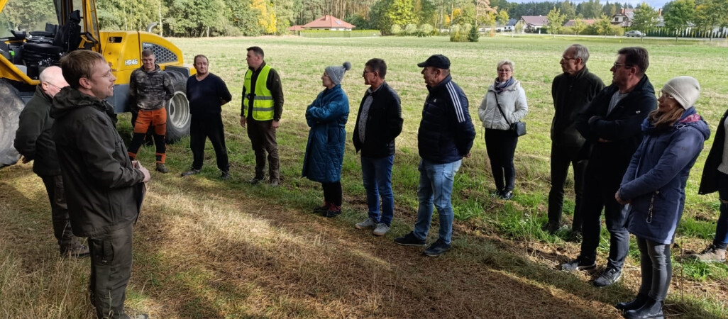 "Dlaczego wycinamy las, sadzimy,  pielęgnujemy " - tłumaczyli leśnicy samorządowcom