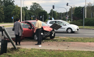 Kolizja na rondzie przy ul. Mickiewicza