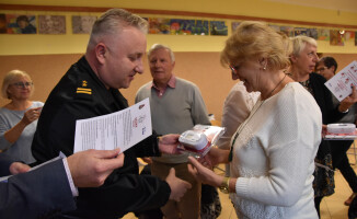 Seniorzy otrzymali 20 czujników tlenku węgla 