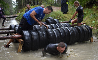 Biegli i czołgali się dla 2-letniego Mikołaja 