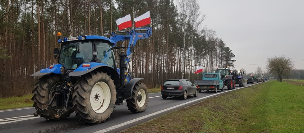 Rolnicy blokują DK11 na odcinku Jastrowie - Podgaje